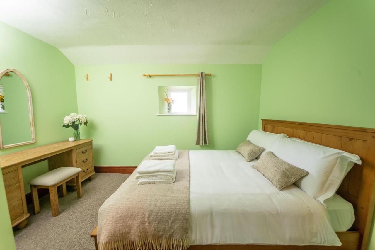 라콕 라이징 선 펍 레스토랑 앤 룸 B&B 외부 사진